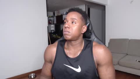 Snapshot of rogger_physique chatting on March 11, 11:48 pm Rogger online show from March 11, 11:48 pm