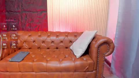 Snapshot of rogger_physique chatting on October 11, 9:24 pm Rogger online show from October 11, 9:24 pm