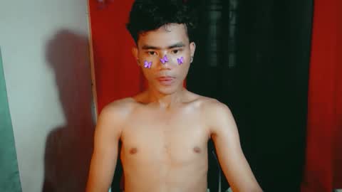 roianboyyy online show from May 9, 5:01 am