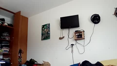 Snapshot of rojo22712 chatting on February 18, 7:09 pm Mr. Red online show from February 18, 7:09 pm