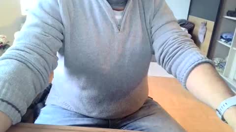 Snapshot of rolandloser1000 chatting on January 16, 1:14 pm rolandloser1000 online show from January 16, 1:14 pm