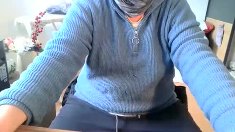 Snapshot of rolandloser1000 chatting on February 5, 8:54 am rolandloser1000 online show from February 5, 8:54 am