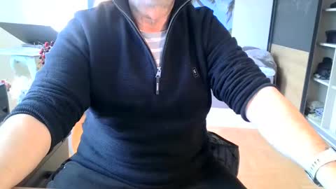 Snapshot of rolandloser1000 chatting on February 21, 8:40 am rolandloser1000 online show from February 21, 8:40 am