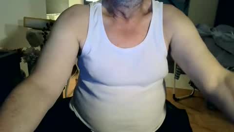 Snapshot of rolandloser1000 chatting on February 21, 9:22 pm rolandloser1000 online show from February 21, 9:22 pm