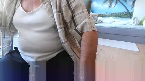 Snapshot of rolandloser1000 chatting on September 13, 7:41 am rolandloser1000 online show from September 13, 7:41 am