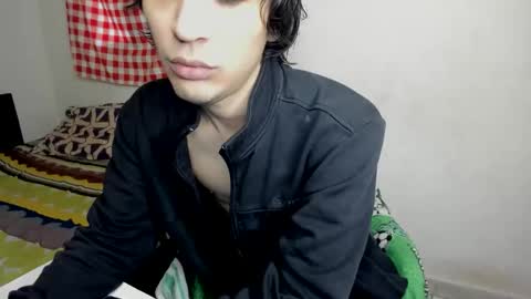 rolling_05 online show from May 25, 7:09 pm