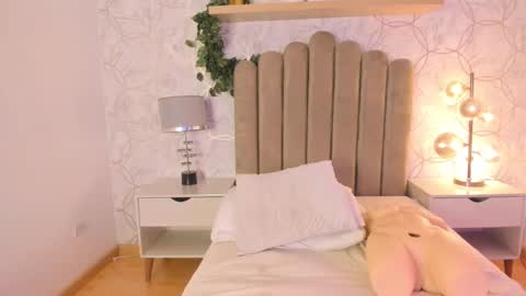 Snapshot of roma_love_ chatting on December 6, 4:06 pm online show from December 6, 4:06 pm