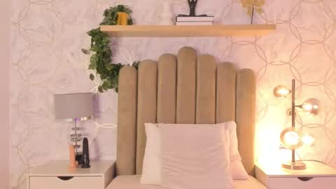 Snapshot of roma_love_ chatting on December 8, 12:19 pm online show from December 8, 12:19 pm