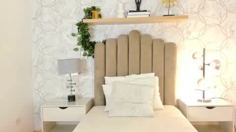 Snapshot of roma_love_ chatting on December 29, 12:01 pm online show from December 29, 12:01 pm