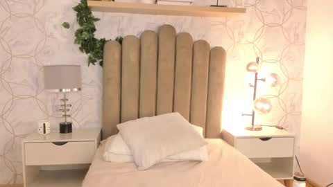 Snapshot of roma_love_ chatting on December 31, 2:47 pm online show from December 31, 2:47 pm