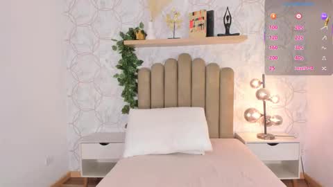 Snapshot of roma_love_ chatting on September 24, 11:57 am online show from September 24, 11:57 am