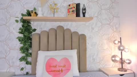 Snapshot of roma_love_ chatting on October 2, 12:01 pm online show from October 2, 12:01 pm