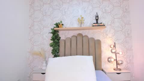   online show from November 8, 12:27 pm