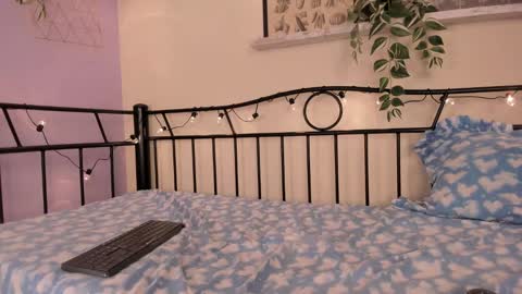 Catalina online show from February 23, 9:48 pm