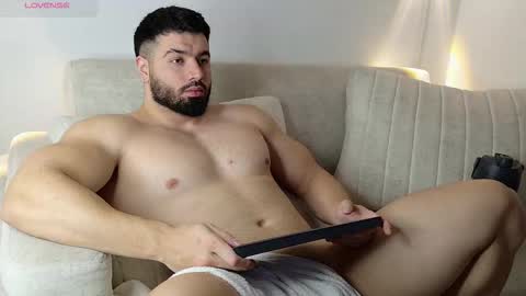 Snapshot of roman_lux chatting on October 3, 3:47 am Roman Lux online show from October 3, 3:47 am