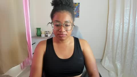 Snapshot of romantic_stargirl chatting on May 13, 11:40 am Is A Belle online show from May 13, 11:40 am