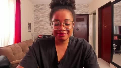 Snapshot of romantic_stargirl chatting on May 30, 4:26 pm Is A Belle online show from May 30, 4:26 pm