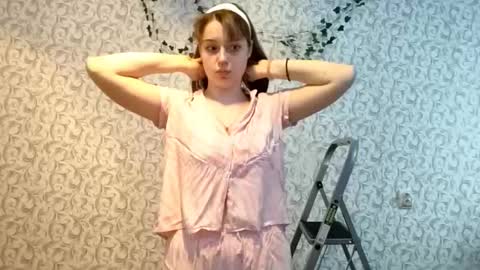 Snapshot of romeliamimozo chatting on December 5, 10:13 am Alya online show from December 5, 10:13 am