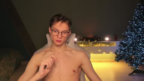 Snapshot of romeo_mercy chatting on December 27, 9:54 pm Romeo online show from December 27, 9:54 pm