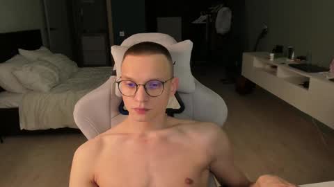 Snapshot of romeo_mercy chatting on February 11, 4:13 pm Romeo online show from February 11, 4:13 pm