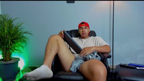 RonnieCanford online show from February 20, 6:26 am