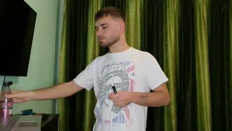 Snapshot of ronny_rian chatting on December 17, 10:16 pm Ronny online show from December 17, 10:16 pm