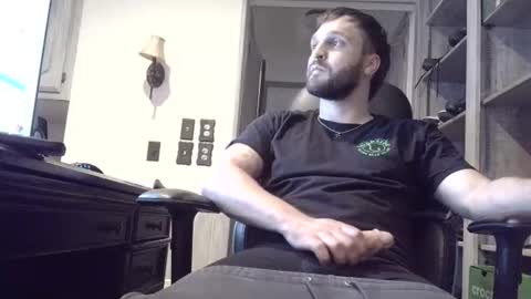 Snapshot of roofguy11 chatting on November 16, 4:51 am roofguy11 online show from November 16, 4:51 am