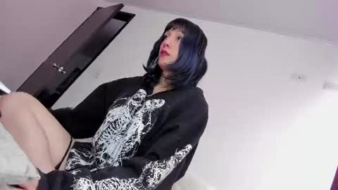Snapshot of room312_ chatting on July 18, 5:17 pm Twelve 3 Inst Twelve 312002 Twitter Room312 2002 online show from July 18, 5:17 pm