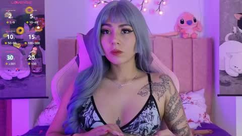 Snapshot of roose_eva chatting on May 26, 4:03 pm roose eva online show from May 26, 4:03 pm