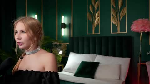 Snapshot of rosa_evans chatting on December 2, 5:41 pm Delicate flower Rose online show from December 2, 5:41 pm