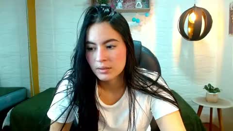 Snapshot of rosaliea chatting on May 27, 4:09 am R O S A L I A online show from May 27, 4:09 am