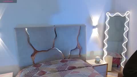 Snapshot of rosalind_tay chatting on December 3, 10:57 am ROSALIN online show from December 3, 10:57 am