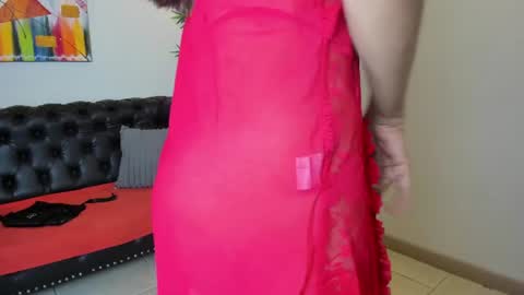 Snapshot of rosalinda_cortez chatting on June 30, 12:17 pm Rosalinda online show from June 30, 12:17 pm