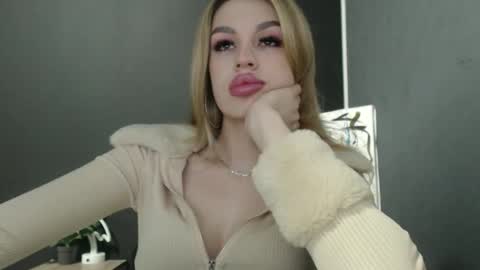 Snapshot of rosaline_ly chatting on October 23, 1:10 pm Rosalina online show from October 23, 1:10 pm