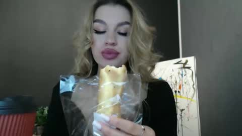 Snapshot of rosaline_ly chatting on October 31, 2:07 pm Rosalina online show from October 31, 2:07 pm