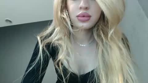 Snapshot of rosaline_ly chatting on November 2, 2:52 pm Rosalina online show from November 2, 2:52 pm