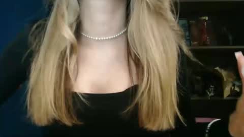 Snapshot of rosaline_ly chatting on November 16, 2:44 pm Rosalina online show from November 16, 2:44 pm