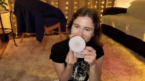 Kylie online show from March 13, 5:19 pm