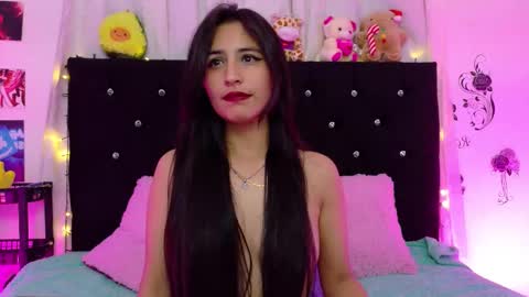 Snapshot of rose_smiley1 chatting on January 6, 4:05 am Rose online show from January 6, 4:05 am