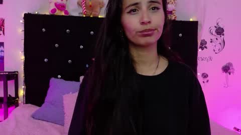 Snapshot of rose_smiley1 chatting on February 6, 6:07 am Rose online show from February 6, 6:07 am