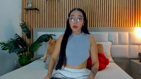 Snapshot of roseaurora chatting on January 7, 12:51 pm roseaurora online show from January 7, 12:51 pm