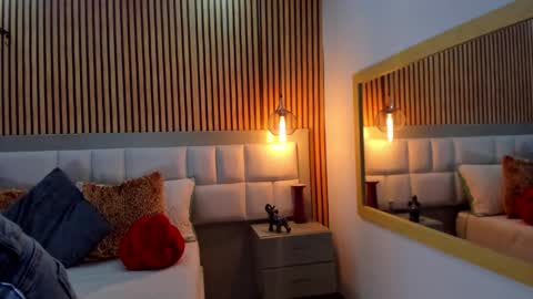 Snapshot of roseaurora chatting on January 9, 1:03 pm roseaurora online show from January 9, 1:03 pm