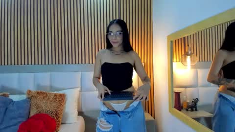 Snapshot of roseaurora chatting on January 15, 2:21 pm roseaurora online show from January 15, 2:21 pm