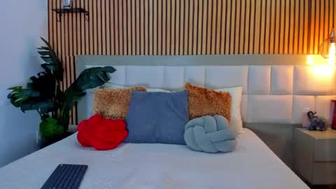 Snapshot of roseaurora chatting on January 19, 1:04 pm roseaurora online show from January 19, 1:04 pm