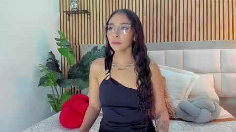 Snapshot of roseaurora chatting on February 2, 12:26 pm roseaurora online show from February 2, 12:26 pm