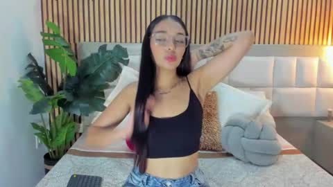 Snapshot of roseaurora chatting on February 3, 12:32 pm roseaurora online show from February 3, 12:32 pm