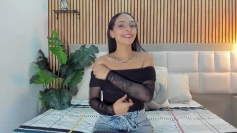 Snapshot of roseaurora chatting on February 12, 12:44 pm roseaurora online show from February 12, 12:44 pm