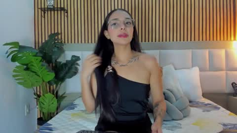 Snapshot of roseaurora chatting on February 17, 12:34 pm roseaurora online show from February 17, 12:34 pm