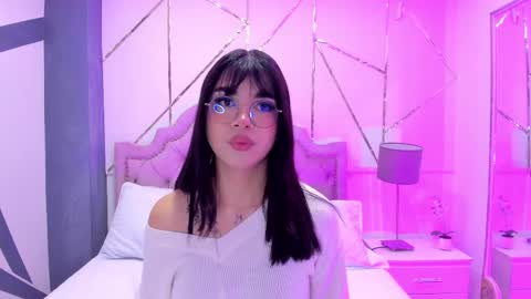 Snapshot of rosecassie chatting on December 28, 12:35 pm Rose online show from December 28, 12:35 pm