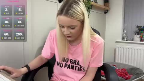 Snapshot of rosekate97 chatting on December 15, 8:57 pm rose97 online show from December 15, 8:57 pm